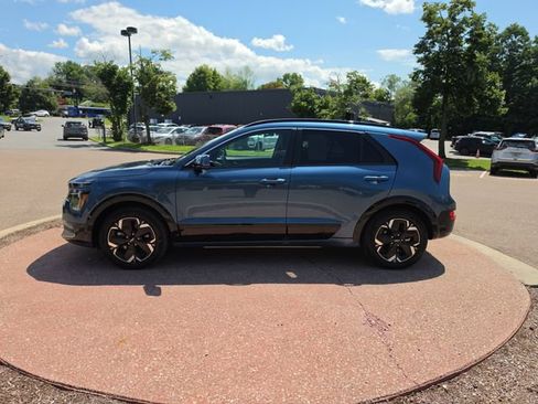 Used 2023 Kia Niro Wind w/ Wind Preserve Package FWD image 2
