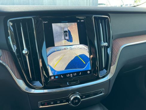 Used 2025 Volvo V60 B5 Cross Country Plus image 17