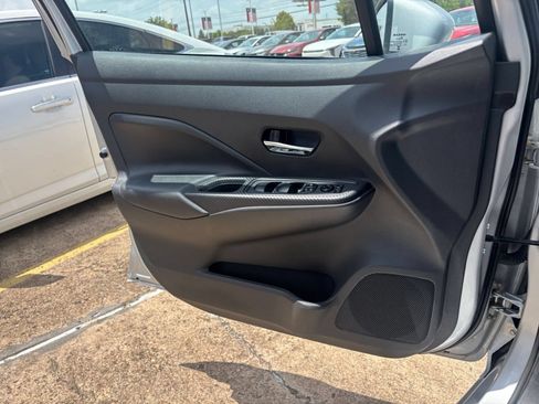 Used 2025 Nissan Versa SV FWD image 18
