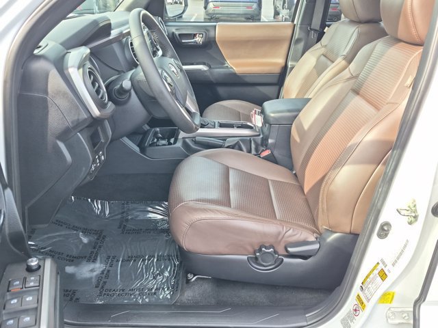 Certified 2017 Toyota Tacoma Limited w/ Tow Package AWD/4WD image 9