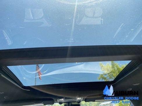 Used 2026 Chrysler Pacifica Limited FWD image 26