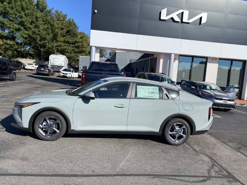 New 2026 Kia K4 FWD image 2