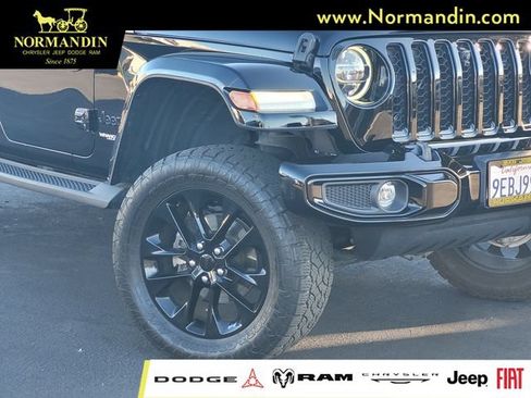 Used 2022 Jeep Wrangler Unlimited Sahara AWD/4WD image 3