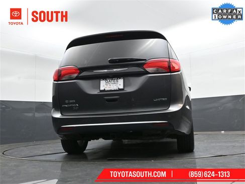 Used 2020 Chrysler Pacifica Limited image 29