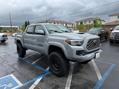 Used 2021 Toyota Tacoma TRD Sport w/ Technology Package AWD/4WD image 3