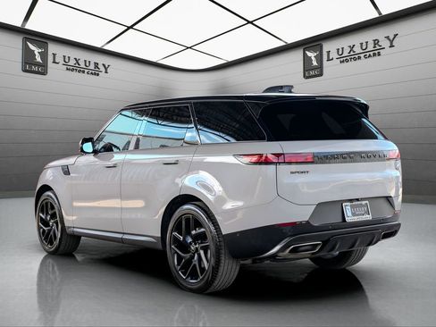 Used 2023 Land Rover Range Rover Sport SE AWD/4WD image 9