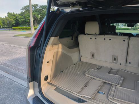 Used 2021 Cadillac Escalade ESV Premium Luxury w/ Performance Package RWD image 52