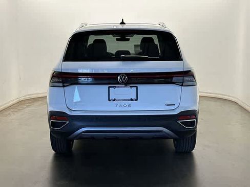 New 2026 Volkswagen Taos SE AWD/4WD image 4