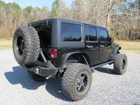 Used 2016 Jeep Wrangler Unlimited Rubicon w/ Connectivity Group image 6