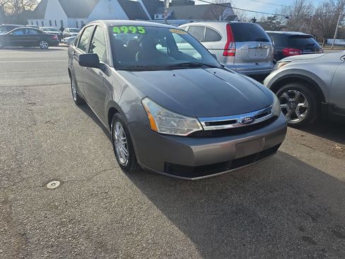 Used 2010 Ford Focus SES image 2