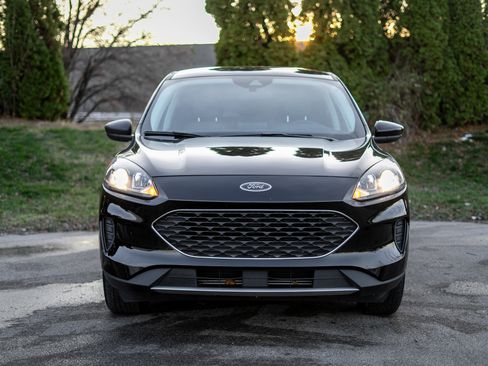 Certified 2022 Ford Escape SE w/ Cold Weather Package image 2