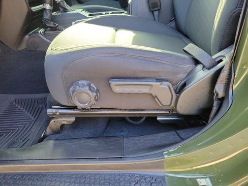 Used 2021 Jeep Gladiator Sport image 8