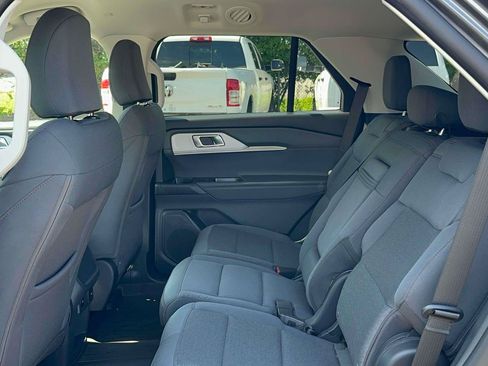 Used 2026 Ford Explorer Active AWD/4WD image 11