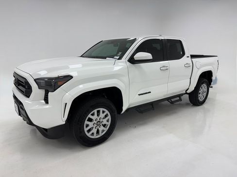 Used 2025 Toyota Tacoma SR5 image 5