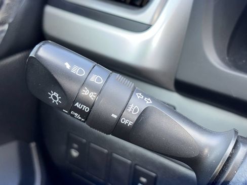 Used 2019 Toyota Highlander XLE FWD image 31