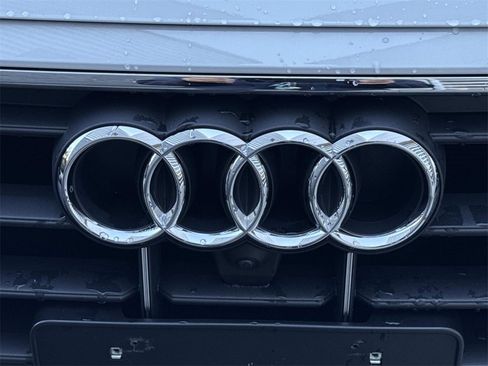 Used 2019 Audi Q8 Premium Plus w/ Premium Plus image 10