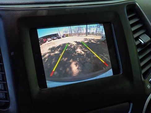 Used 2019 Jeep Cherokee Latitude Plus AWD/4WD image 27