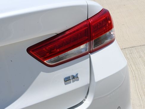 Used 2018 Kia Optima EX w/ Technology Package FWD image 10