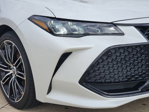 Used 2020 Toyota Avalon XSE image 6