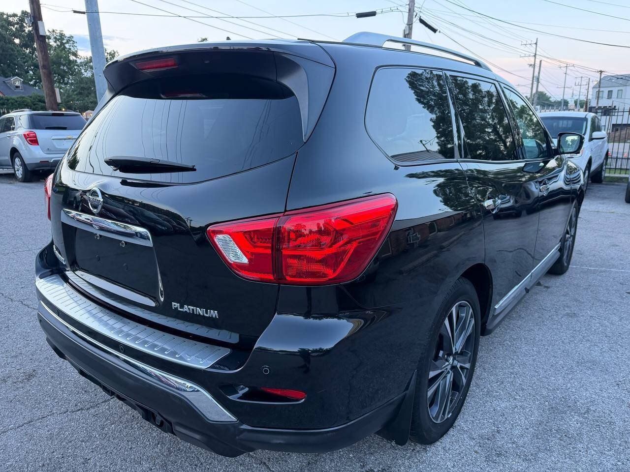 Used 2017 Nissan Pathfinder SL FWD image 9