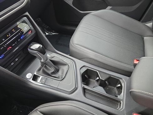 Used 2023 Volkswagen Tiguan SE w/ Panoramic Sunroof Package FWD image 25
