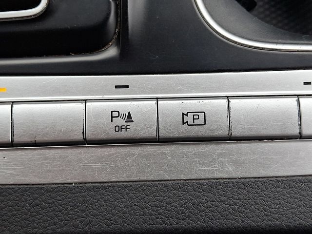 Certified 2023 Kia Carnival LX FWD image 25