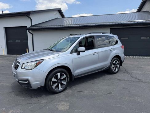 Used 2017 Subaru Forester 2.5i Premium AWD/4WD image 2