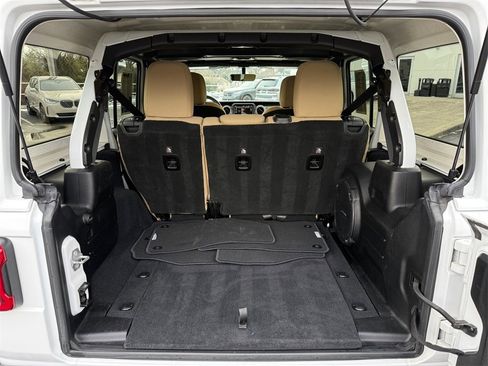 Used 2019 Jeep Wrangler Unlimited Sahara image 35