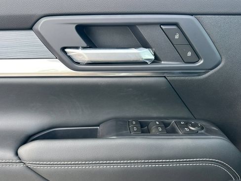 New 2026 GMC Terrain Elevation w/ Elevation Premium Package FWD image 12