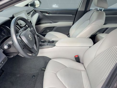 Used 2022 Toyota Camry SE image 5