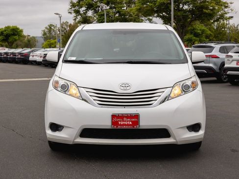 Used 2017 Toyota Sienna LE FWD image 2