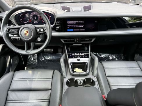 Certified 2024 Porsche Cayenne image 18