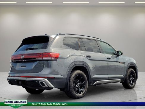 Used 2024 Volkswagen Atlas Peak Edition SE AWD/4WD image 4