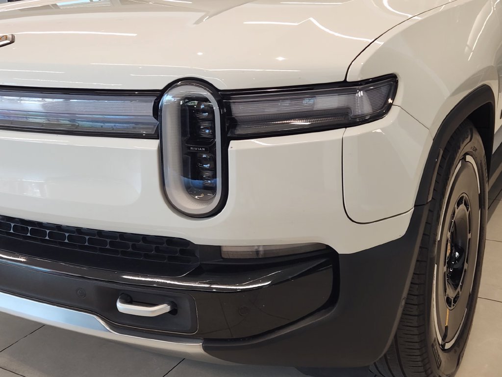 Used 2025 Rivian R1S Adventure Dual AWD/4WD image 8