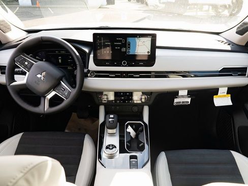 New 2026 Mitsubishi Outlander SE image 8