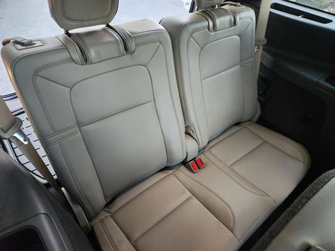 Used 2022 Lincoln Aviator Reserve w/ Equipment Group 201A image 22