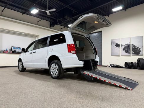Used 2019 Dodge Grand Caravan SE FWD image 57