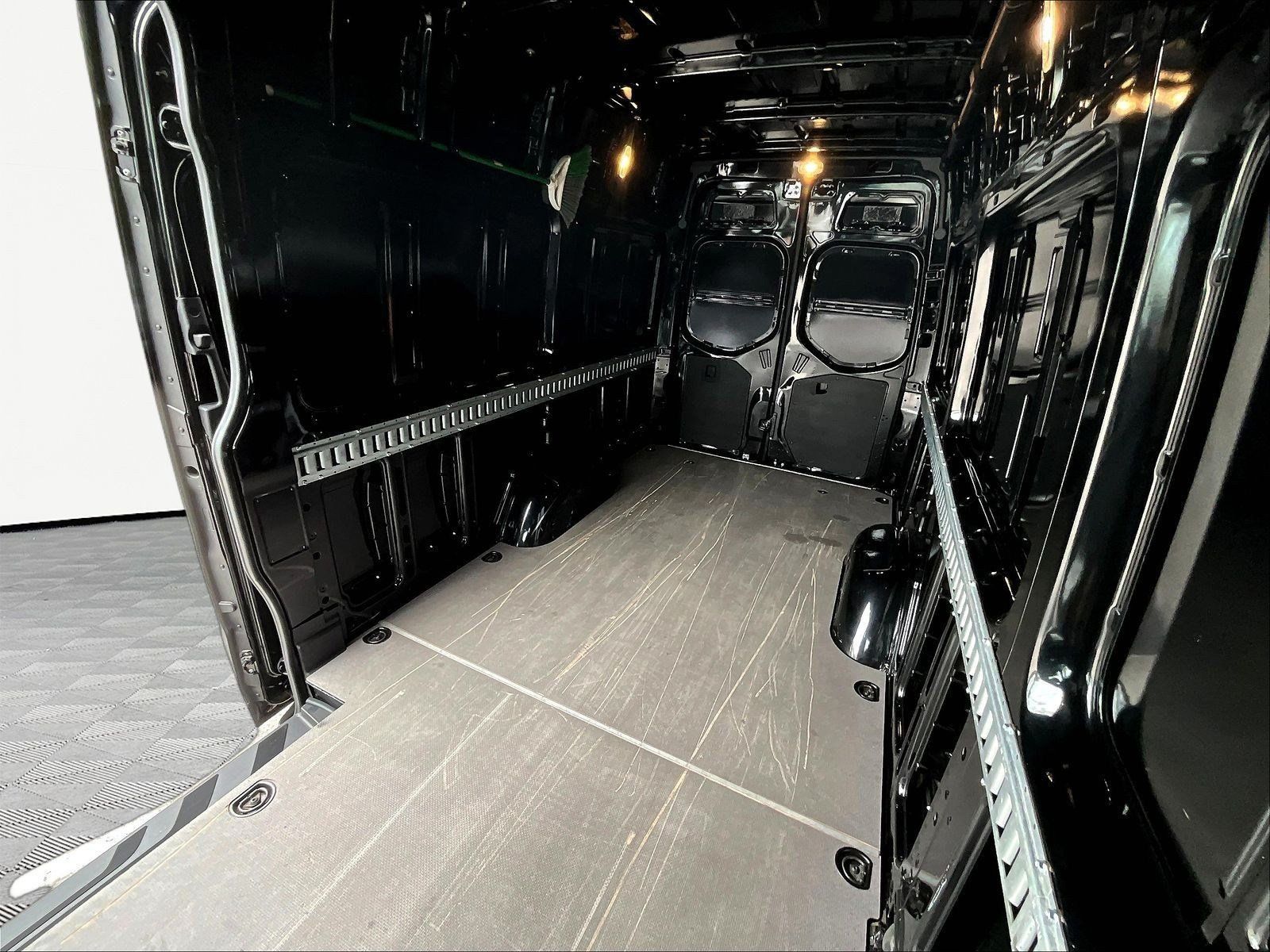 Used 2025 Mercedes-Benz Sprinter 2500 image 21