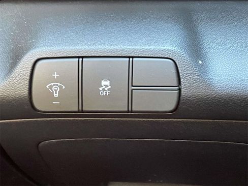 Certified 2024 Hyundai Elantra SEL image 17