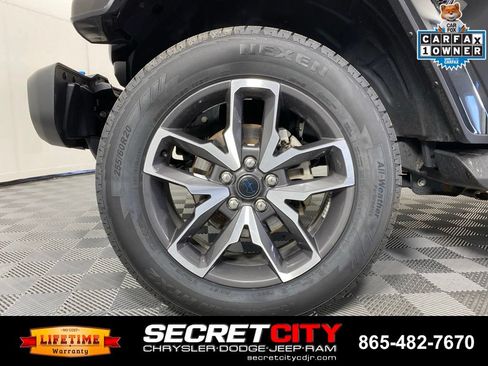 Used 2024 Jeep Wrangler Unlimited w/ Convenience Group AWD/4WD image 9