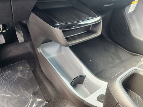New 2027 Chevrolet Bolt LT w/ Comfort Package FWD image 32