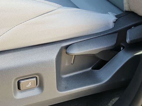 Certified 2025 Toyota Tacoma SR5 AWD/4WD image 15