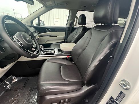 Used 2023 Kia Carnival EX FWD image 14
