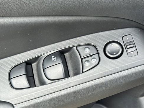 Used 2024 Nissan Altima 2.5 SV image 12