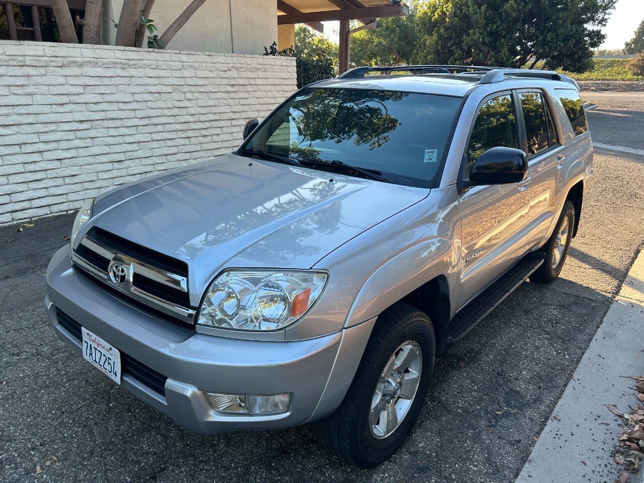 Used 2005 Toyota 4Runner SR5 AWD/4WD image 3