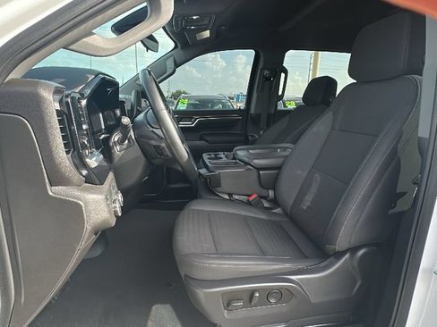 Used 2025 Chevrolet Silverado 1500 LT RWD image 4