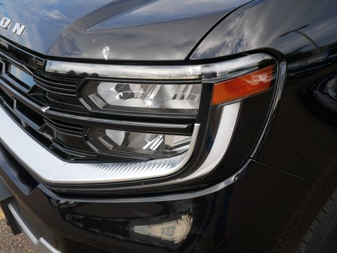 Used 2025 Ford Expedition Platinum AWD/4WD image 16