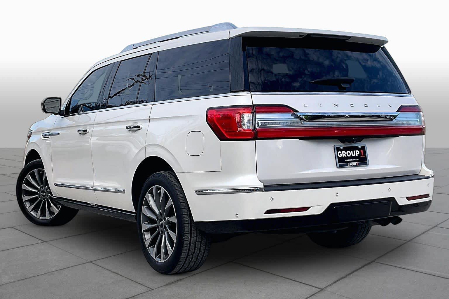 Used 2018 Lincoln Navigator Select w/ Technology Package RWD image 12