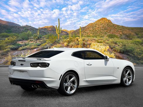 Used 2020 Chevrolet Camaro SS RWD image 4