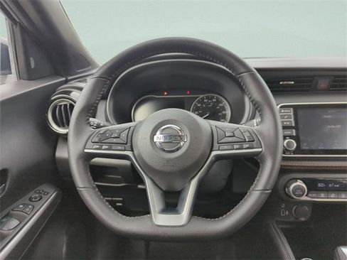 Certified 2020 Nissan Kicks SR image 15